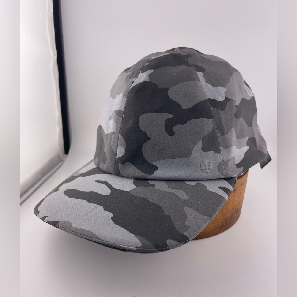 Lululemon Men’s Fast Free Run Hat Lightweight O/S Gray Camouflage​​​​​​​​​​​​